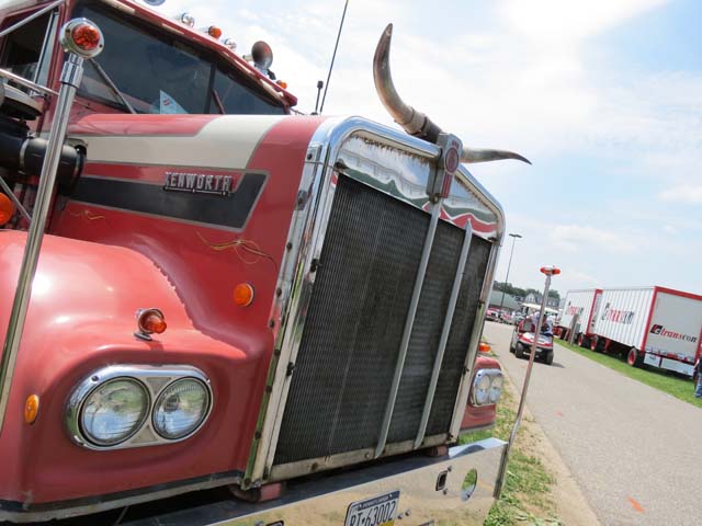 Todo un Kenworth W900 Long Horn... Auténtico sabor americano.
